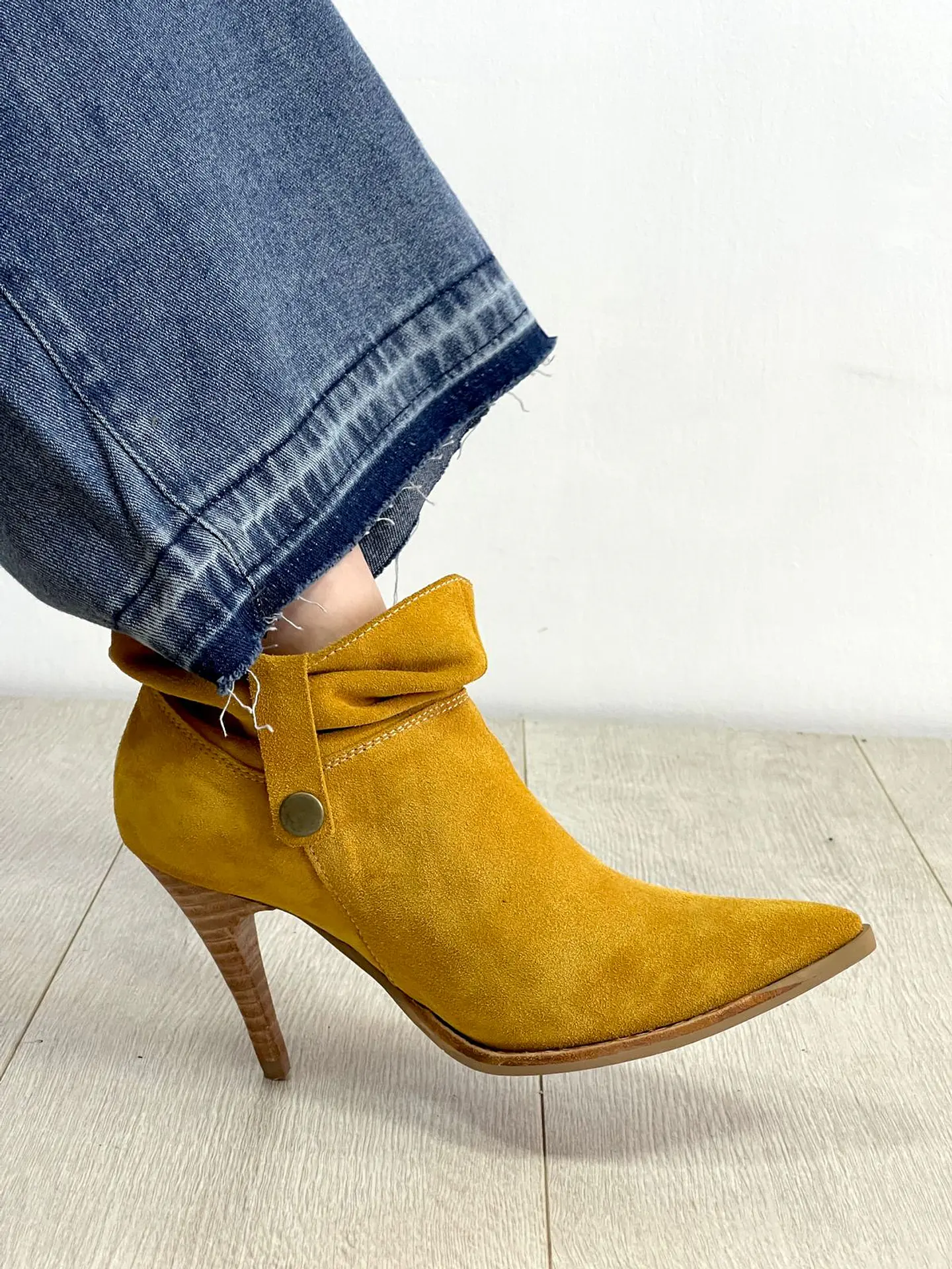 Camelia Reno Mostaza 2