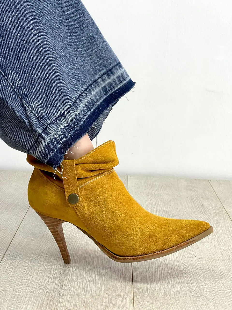 Camelia Reno Mostaza 2