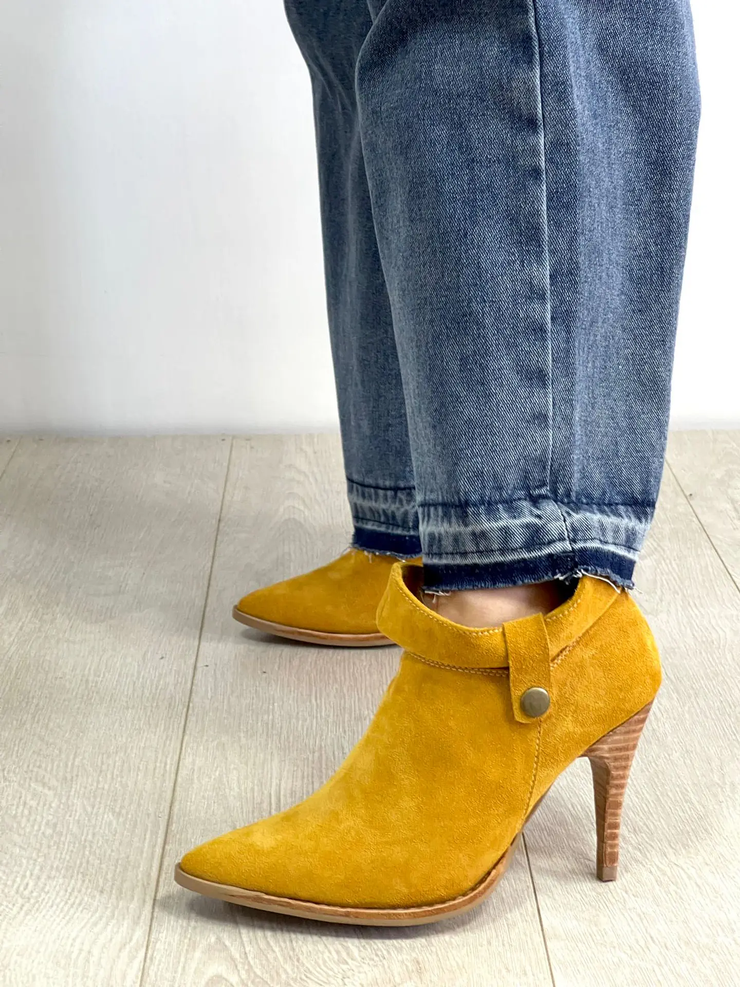 Camelia Reno Mostaza 3