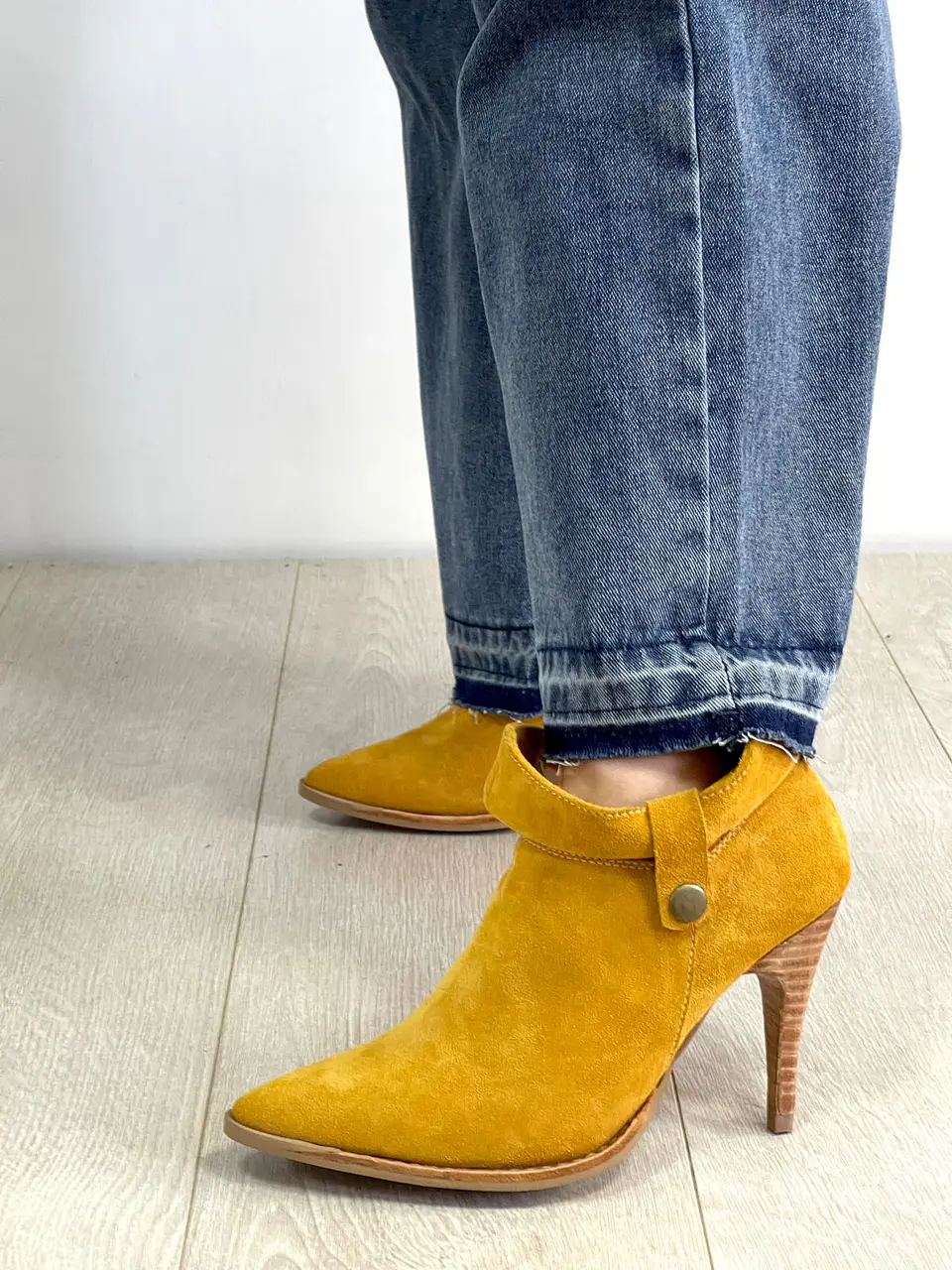 Camelia Reno Mostaza 3