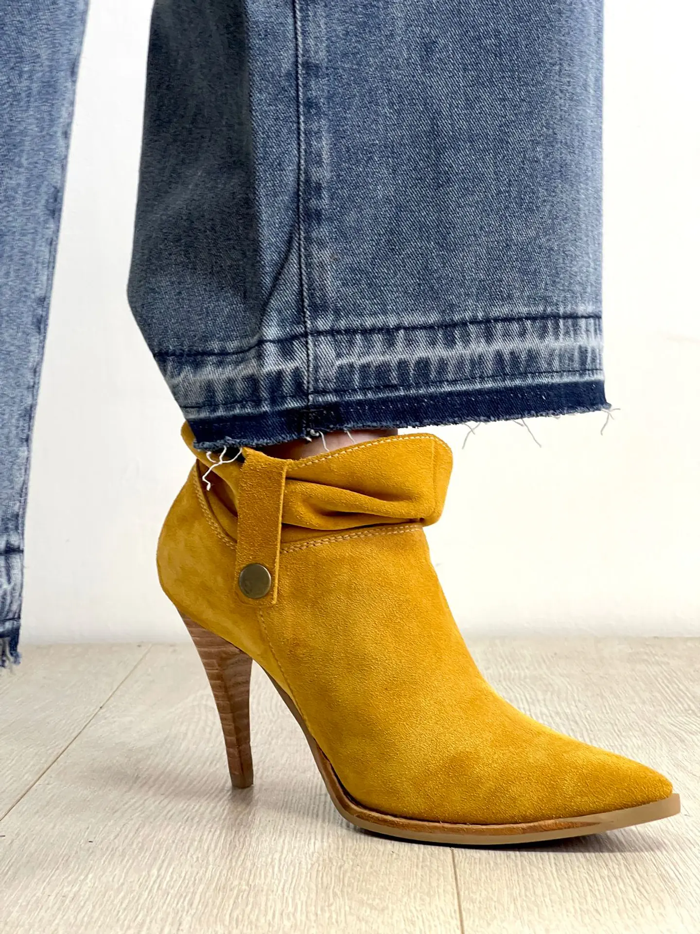 Camelia Reno Mostaza 4