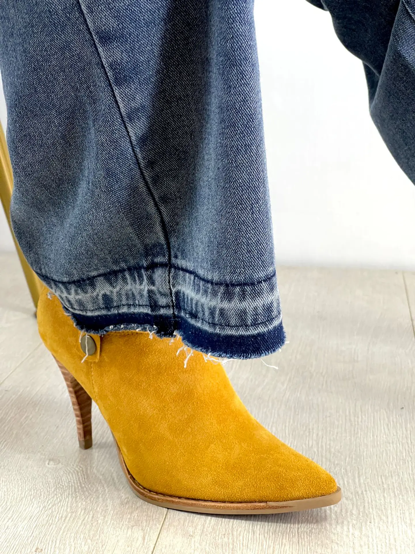 Camelia Reno Mostaza 6