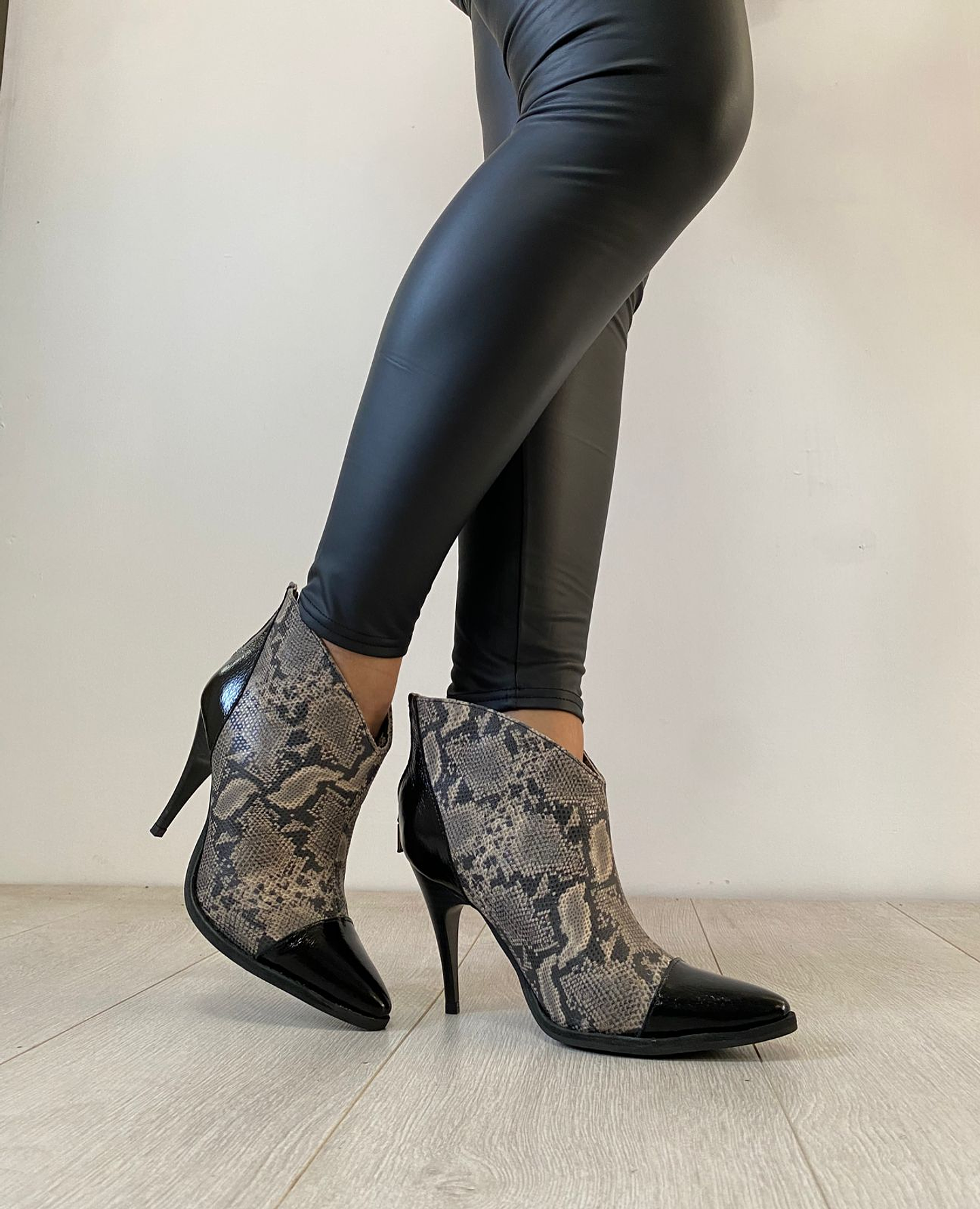 Ibiza Animal Print Punta Charol Negro 2