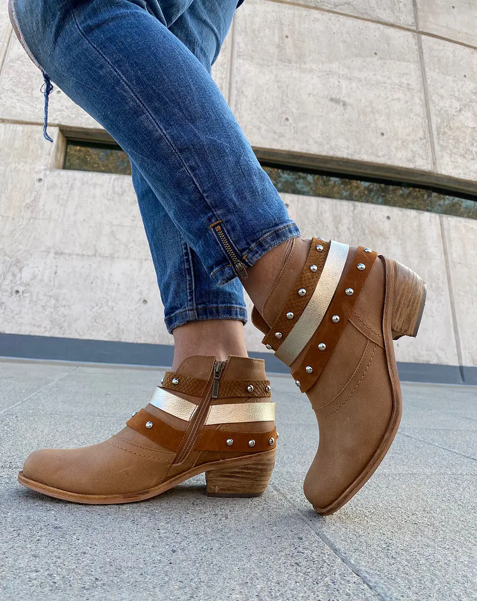 Dani Camel 1