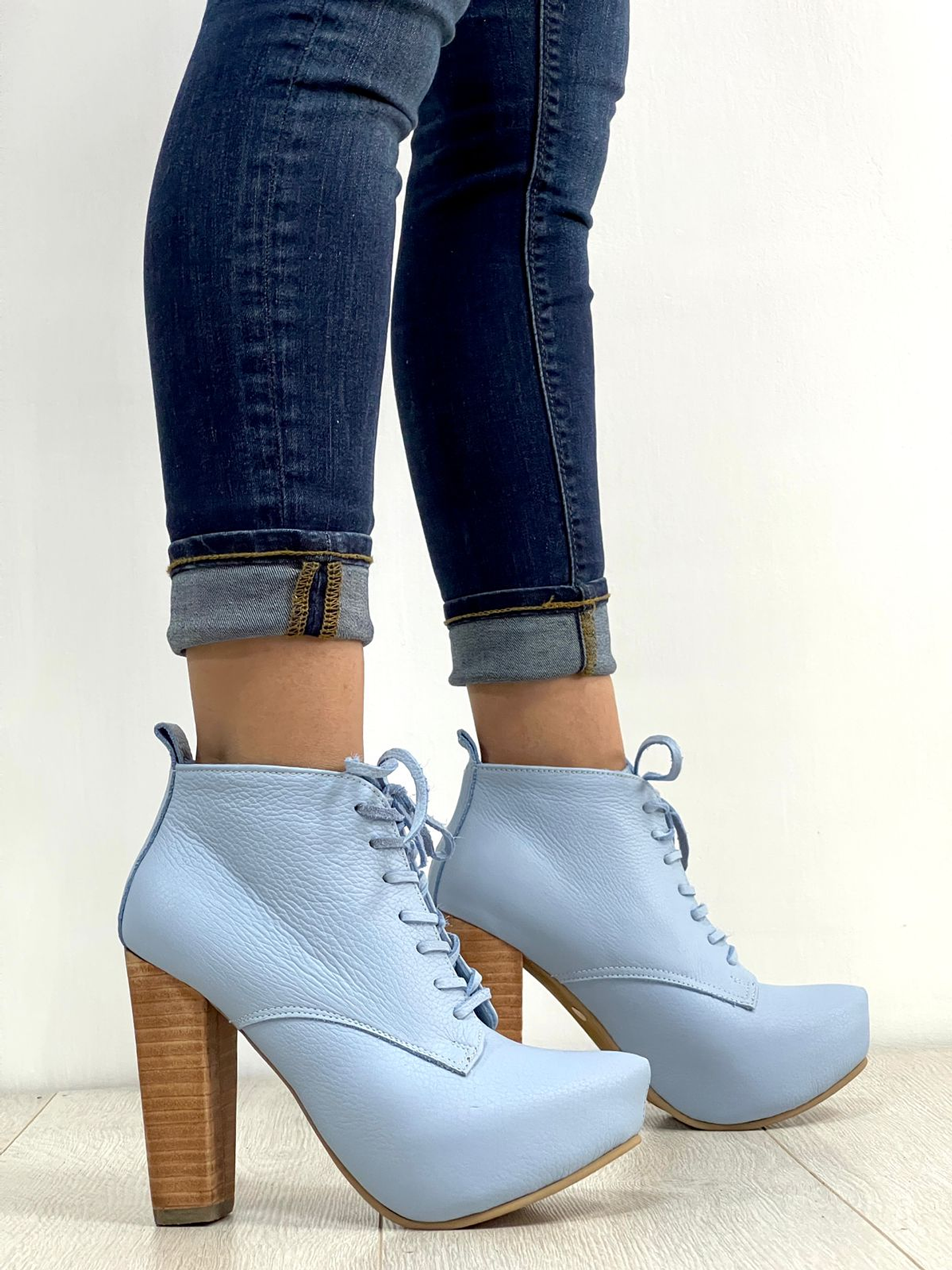 Las Vegas Cuero Celeste 4