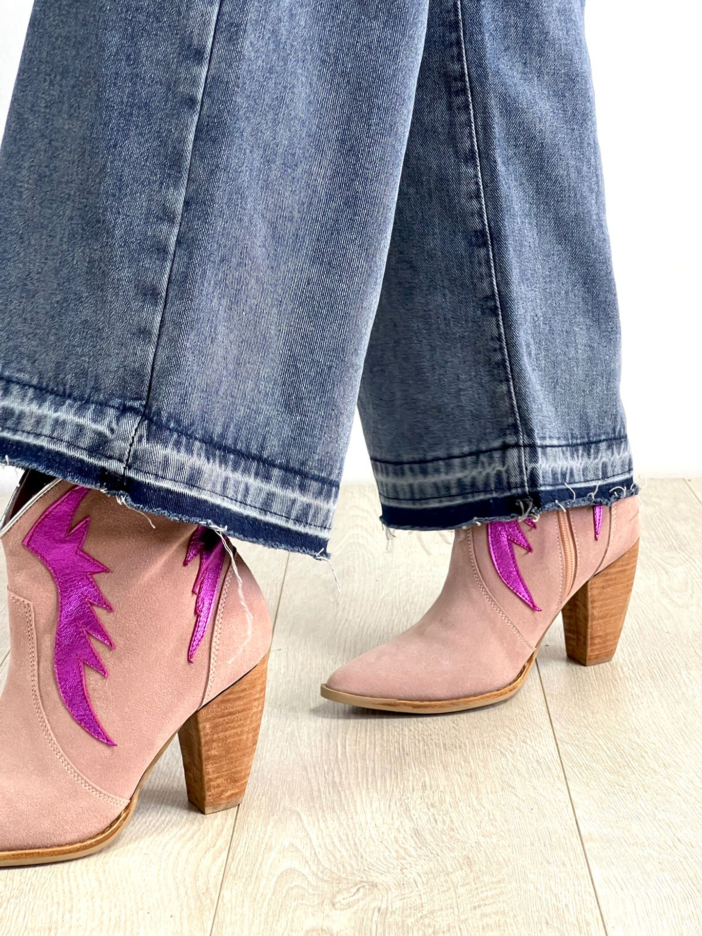 Paula Reno Rosado Alas Fucsia Metalizado 2