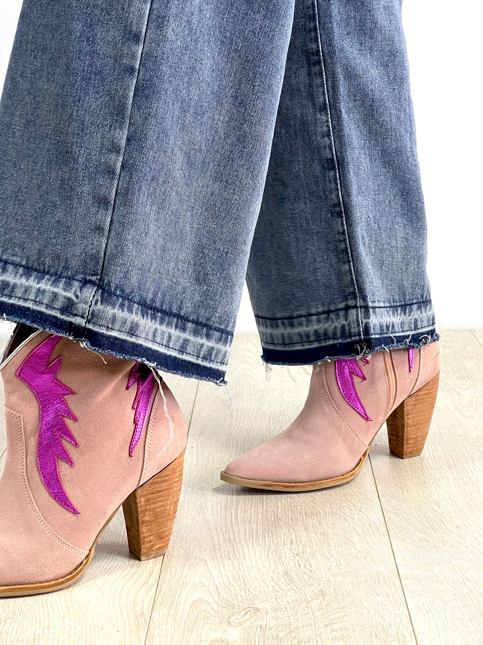 Paula Reno Rosado Alas Fucsia Metalizado 2