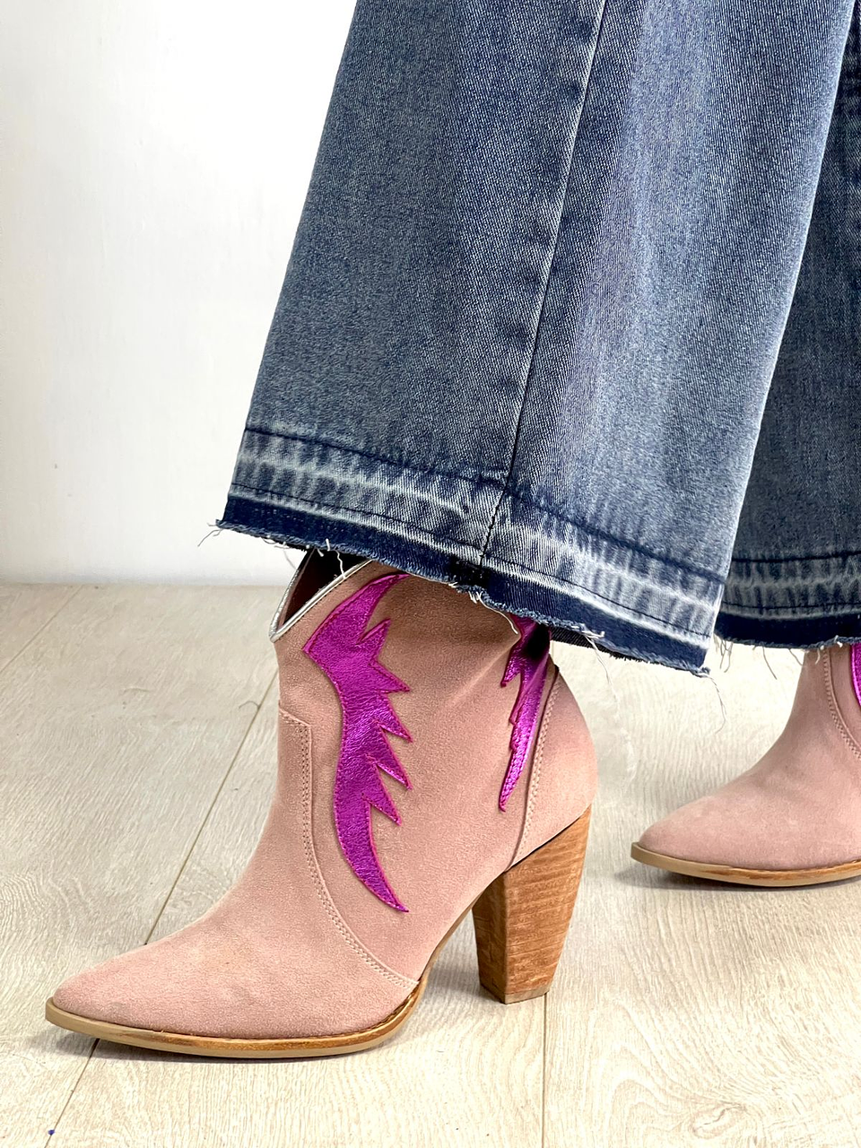 Paula Reno Rosado Alas Fucsia Metalizado 3