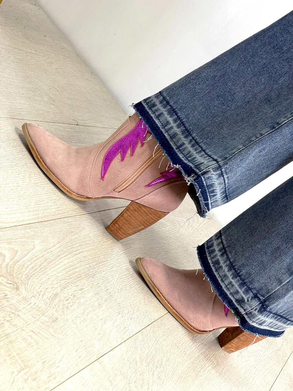 Paula Reno Rosado Alas Fucsia Metalizado 4