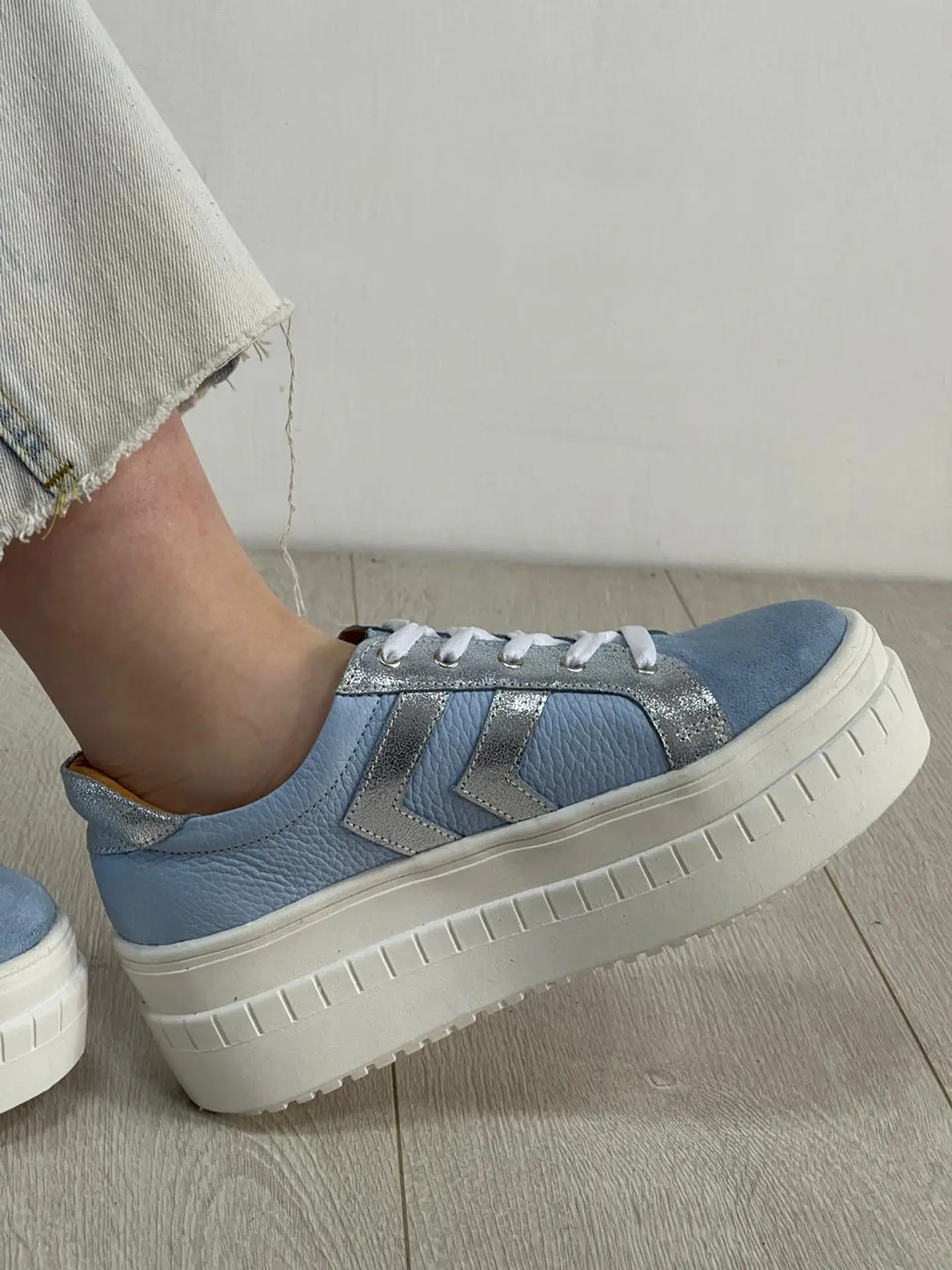 Rafaella Reno y Croco Celeste Con Plata 6