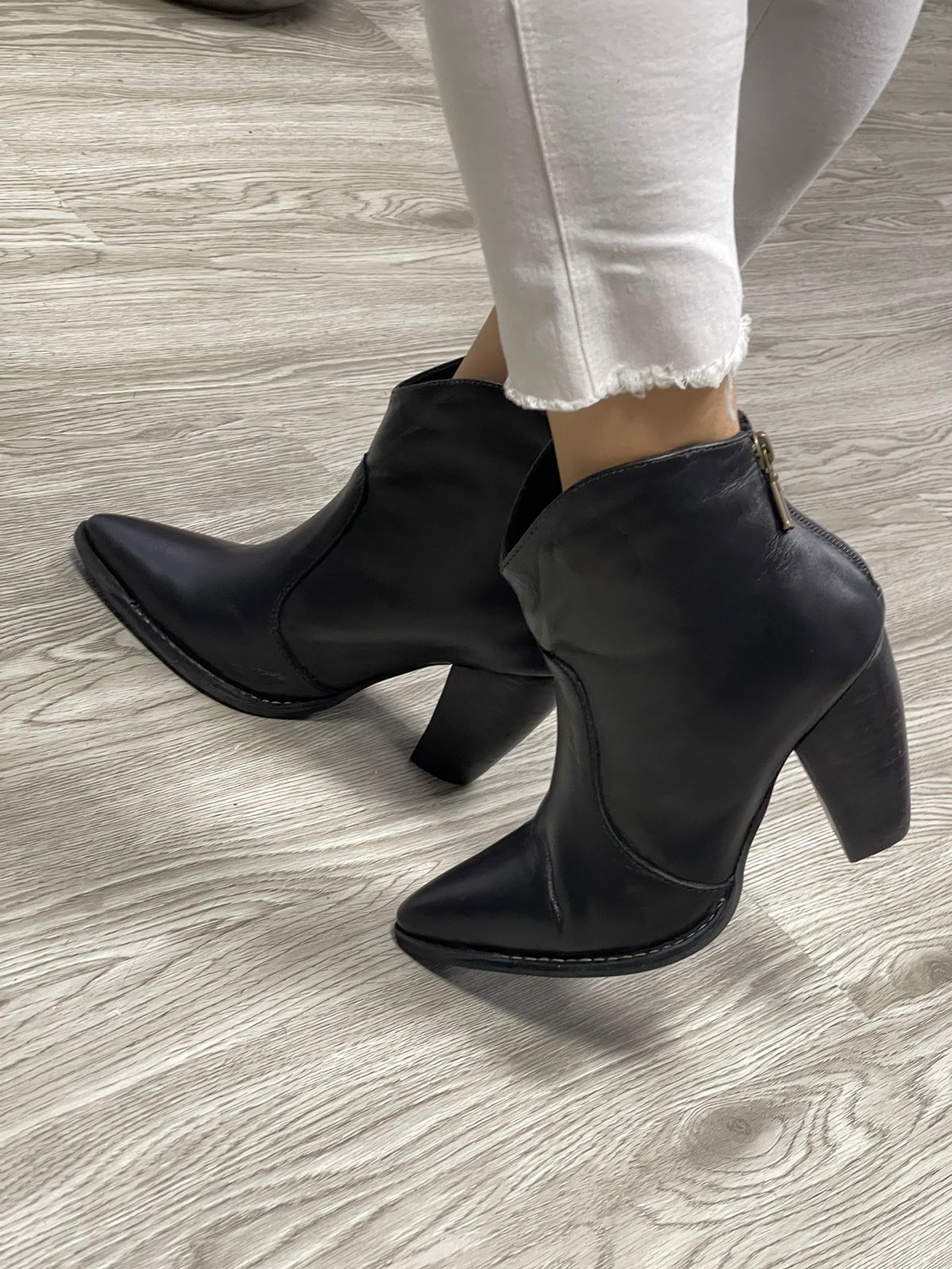 Italia Cuero y Taco Negro 1