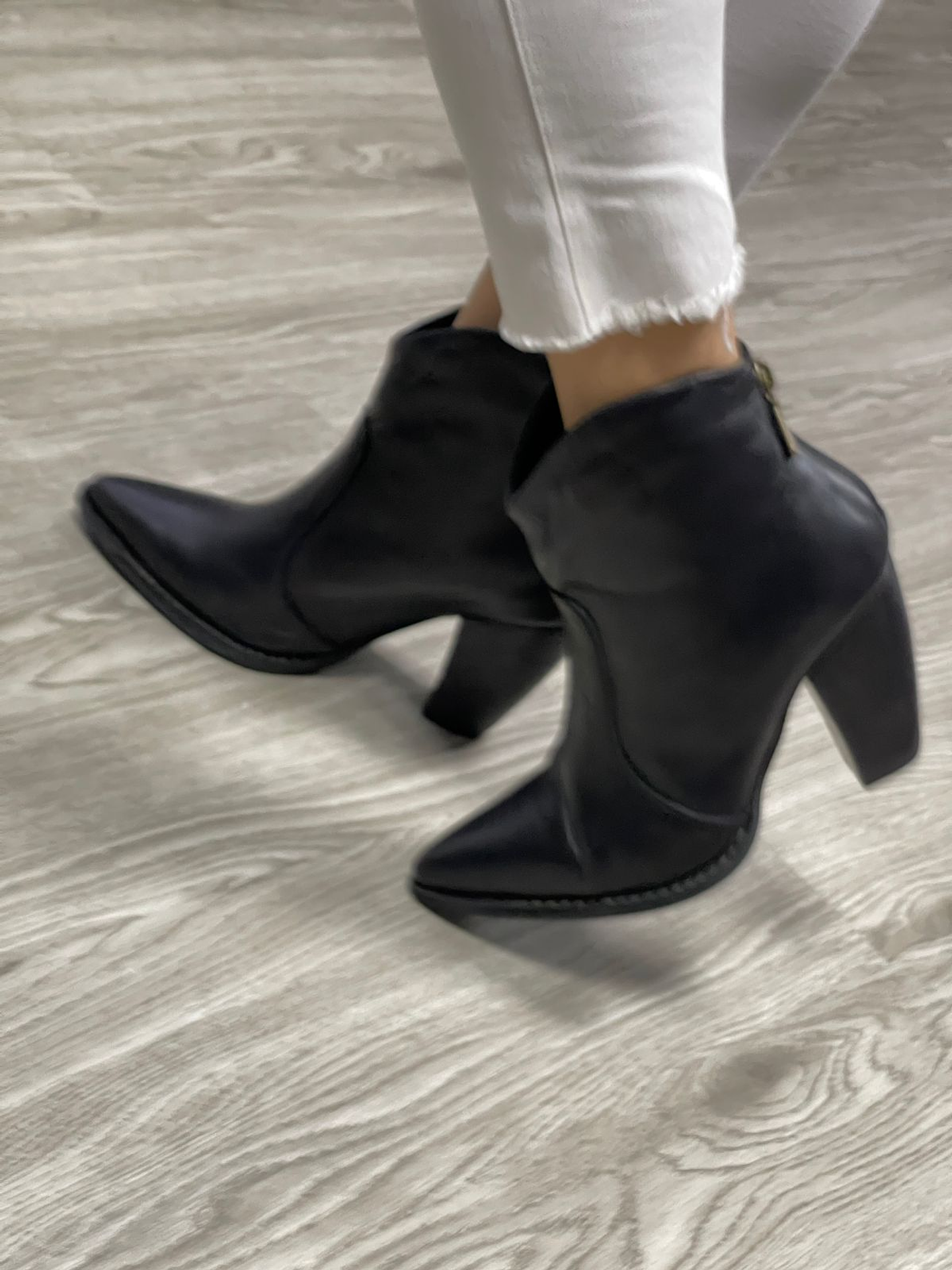 Italia Cuero y Taco Negro 2