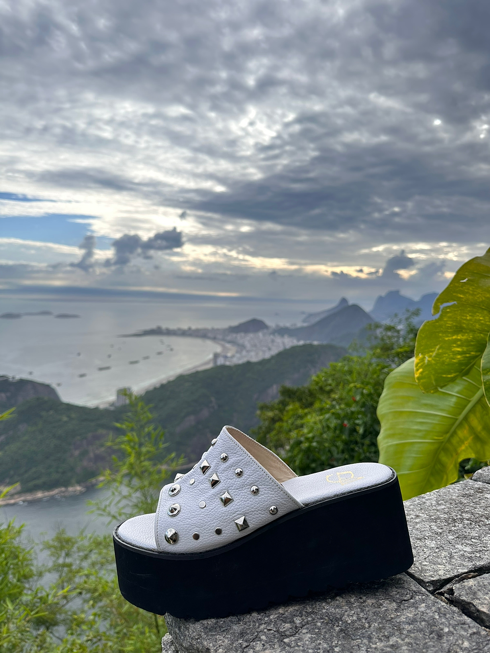 Gladys Cuero Blanco Tachas 3