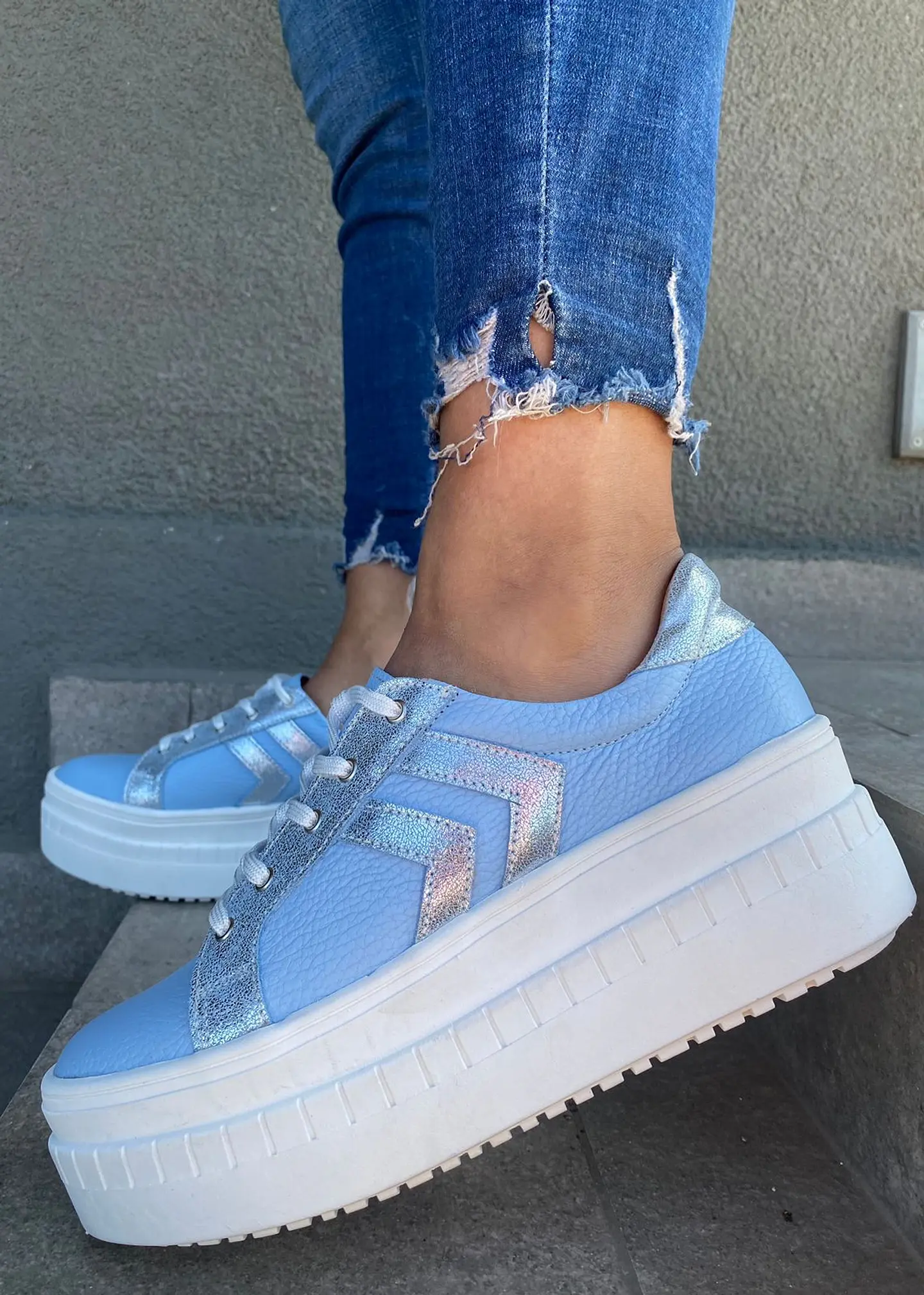 Rafaella Cuero Celeste con Lineas Plata 4