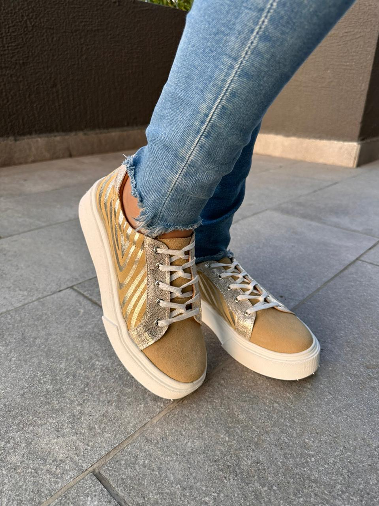 Valeria Cebra Dorado  2