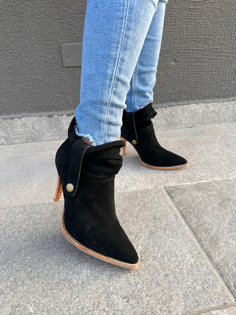 Camelia Reno Negro 1