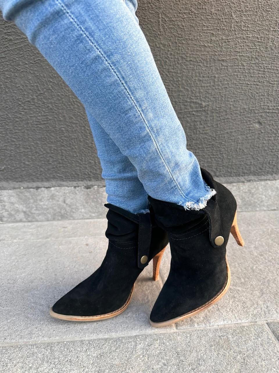 Camelia Reno Negro 2