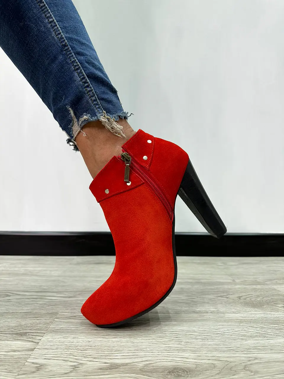 Flo Reno Rojo Taco Negro 2