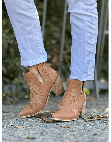 Betzabe Cuero Camel