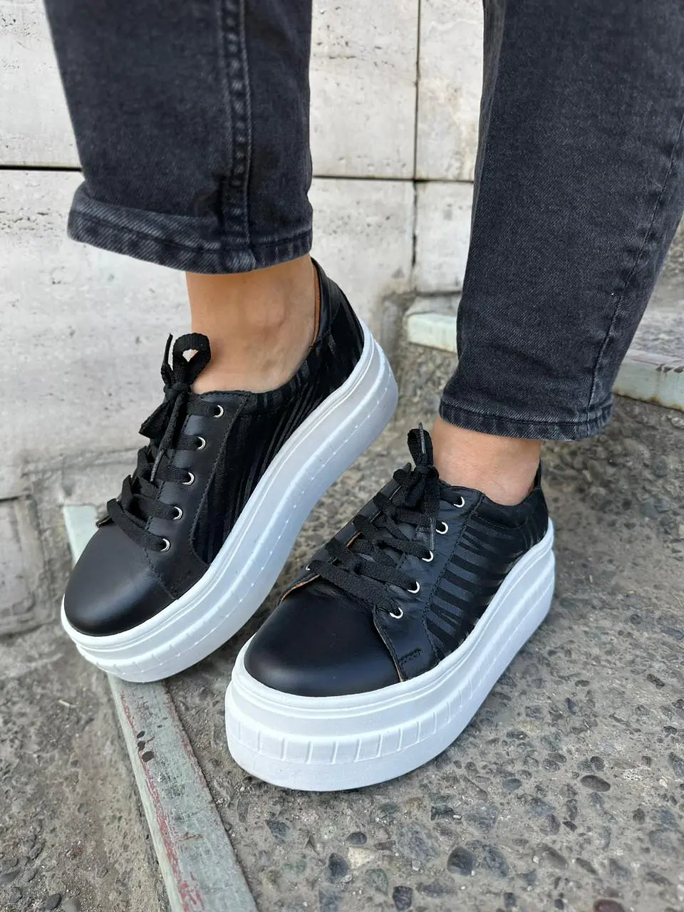 Miami Cuero negro Con Cebra Negro  1