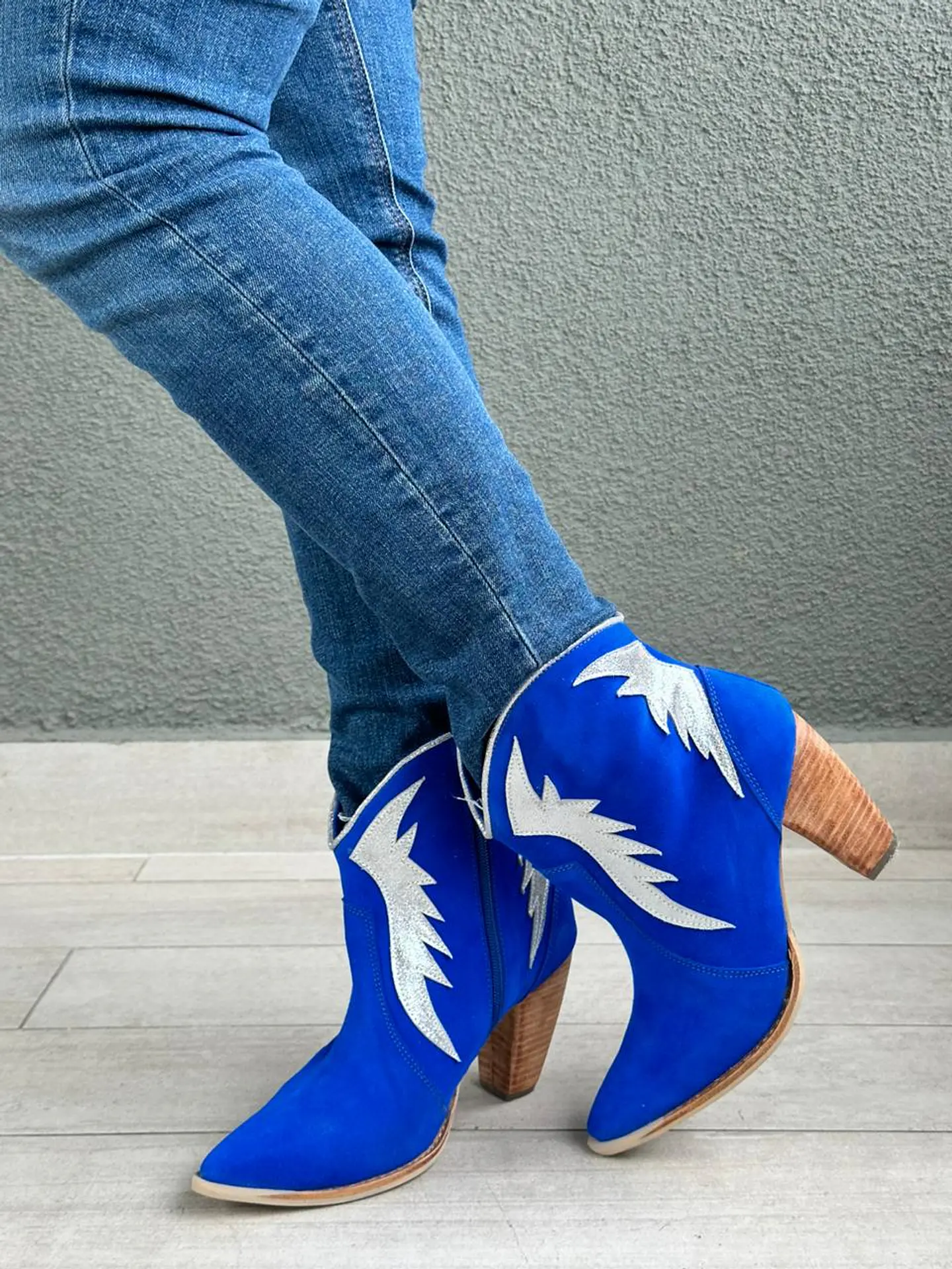 Paula Reno Azul-Alas Gliter Dorado 2