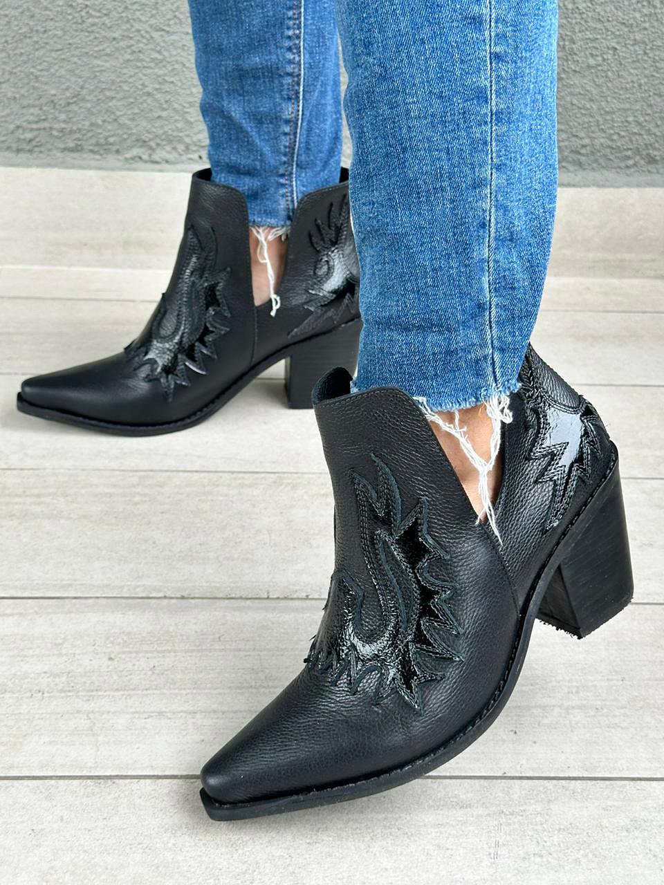 Betzabe Cuero Negro 6