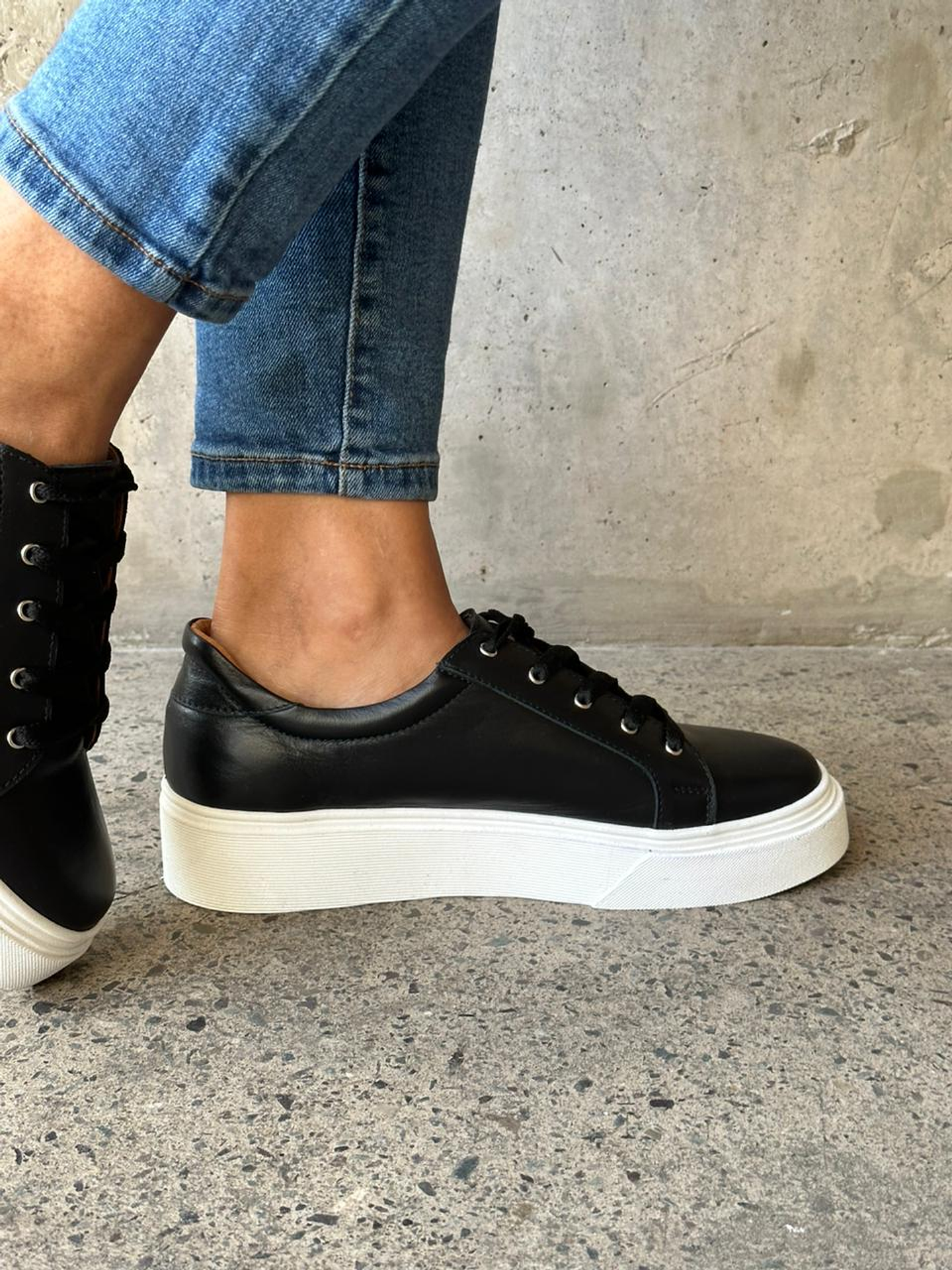 Valeria Cuero Negro 5