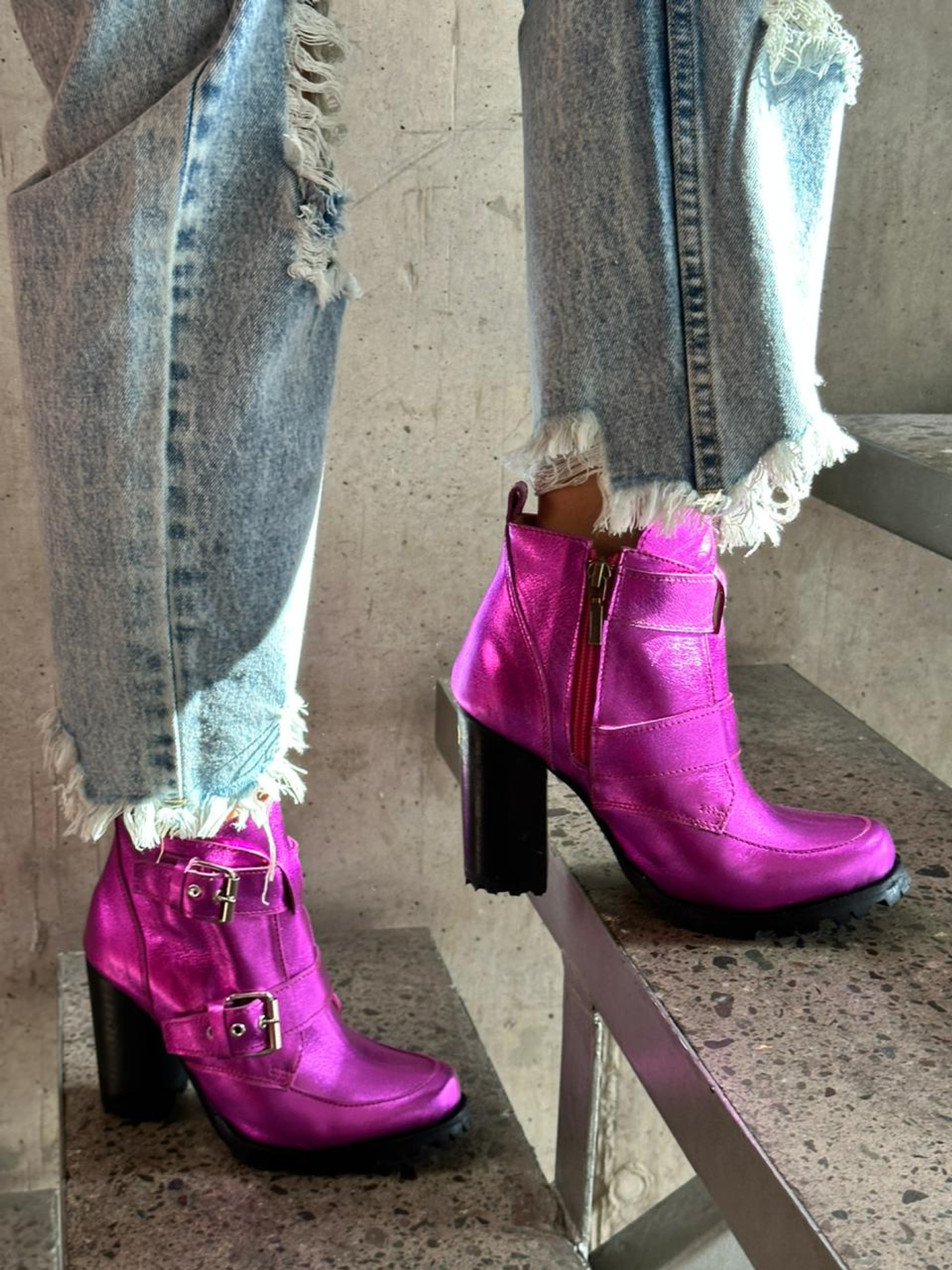 Botín Eva Cuero Fucsia 2