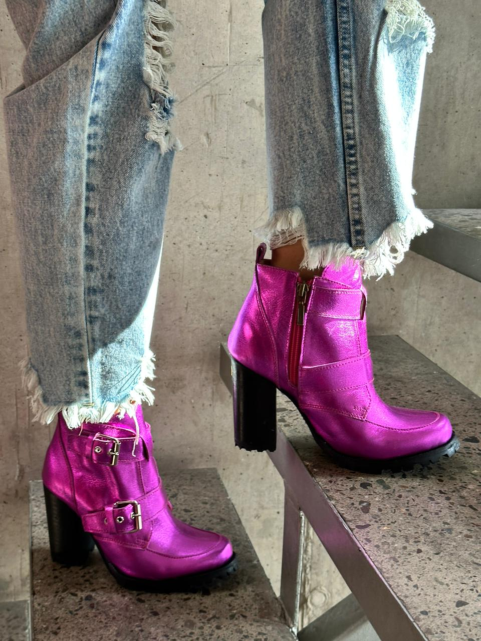 Botín Eva Cuero Fucsia 2