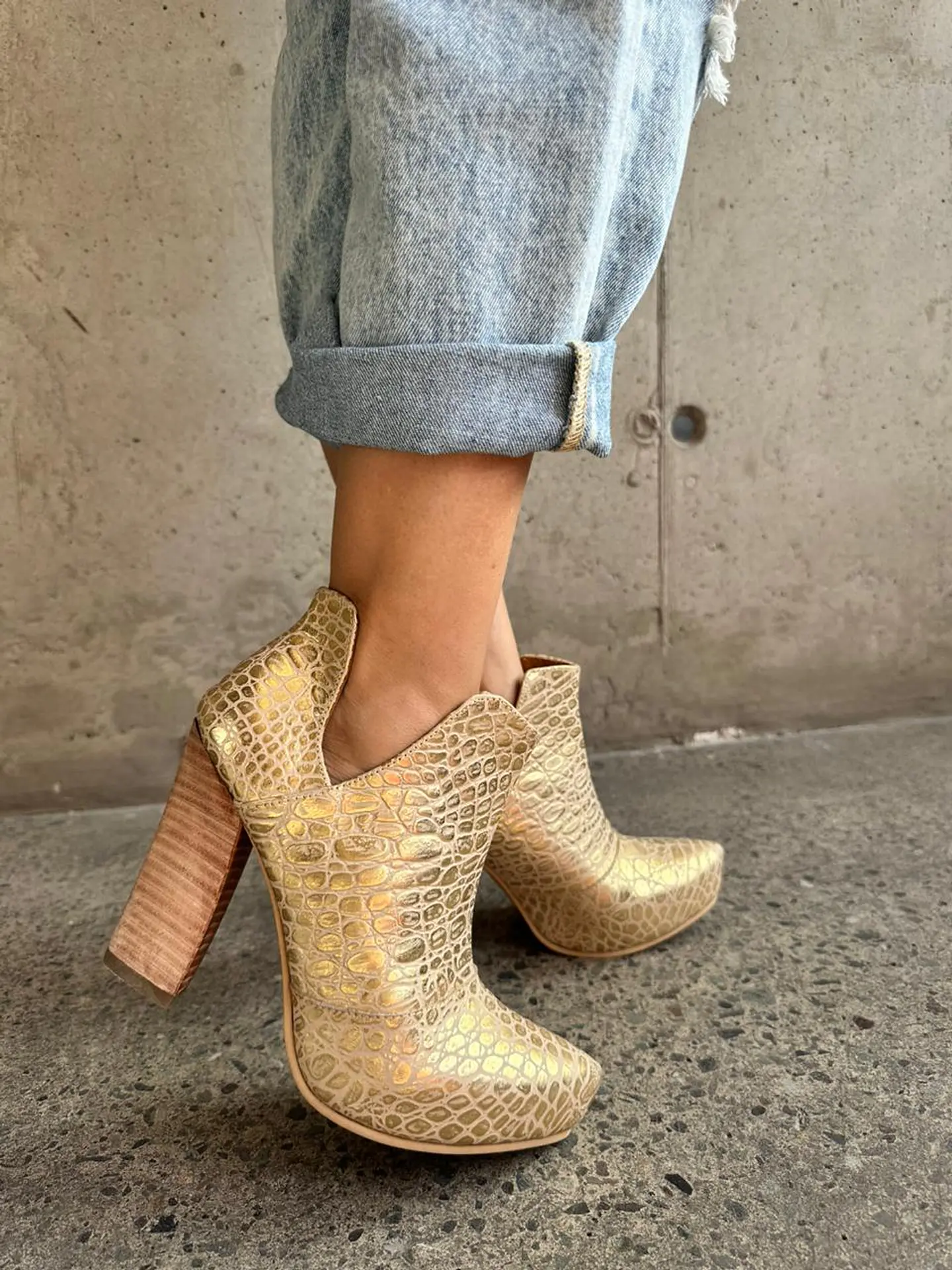 Barcelona Croco Dorado 2
