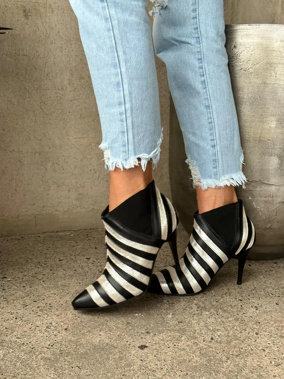 Botin Crisantemo Negro- dorado 8