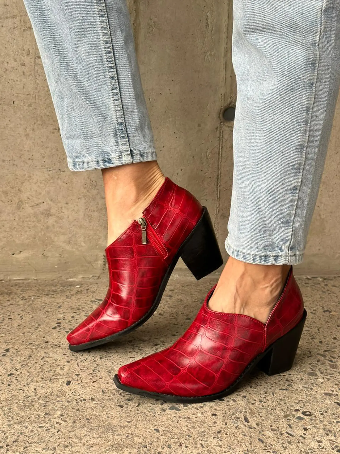 Antonia Lagarto Rojo 1