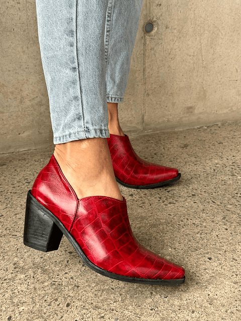 Antonia Lagarto Rojo