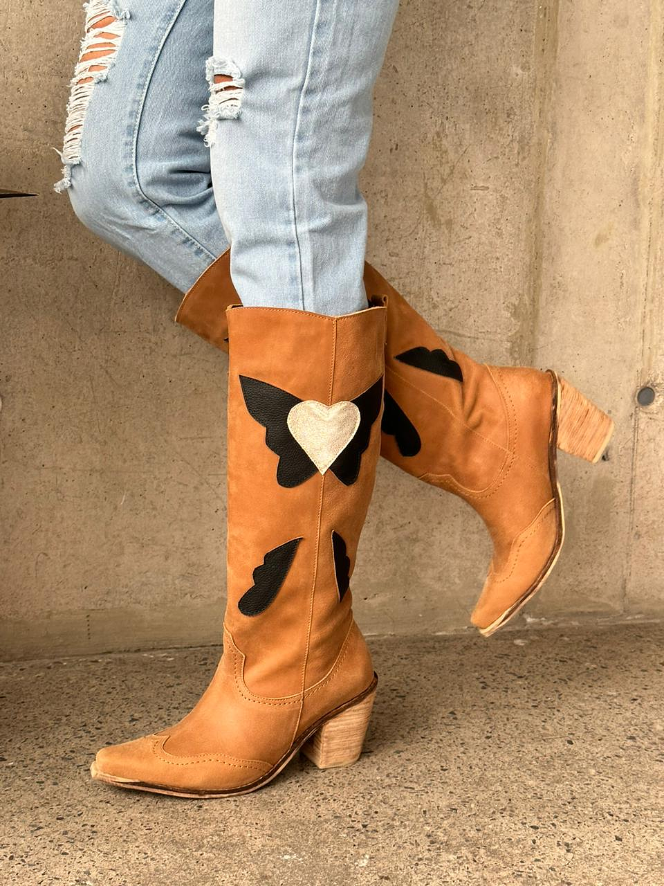 Rosalia Cuero Camel 1