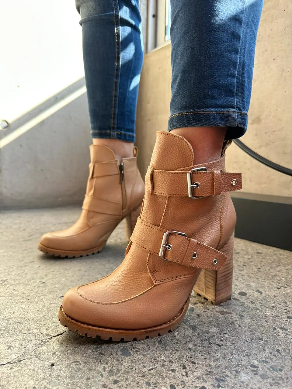 Botín Eva Cuero Camel 3