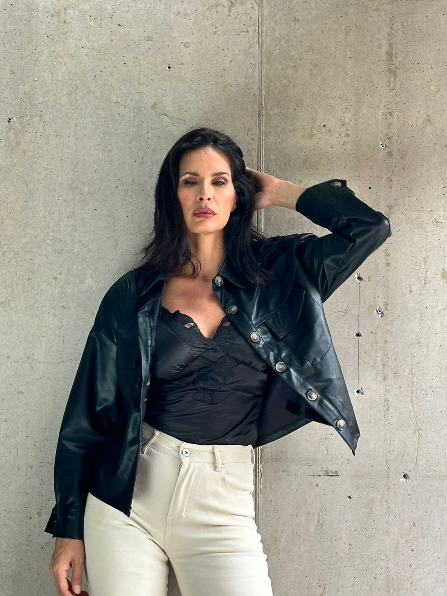 Camisa Ecocuero  Negro Oversize 2