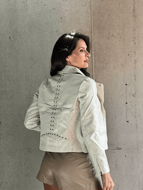 Chaqueta Ecocuero Beige Tachas