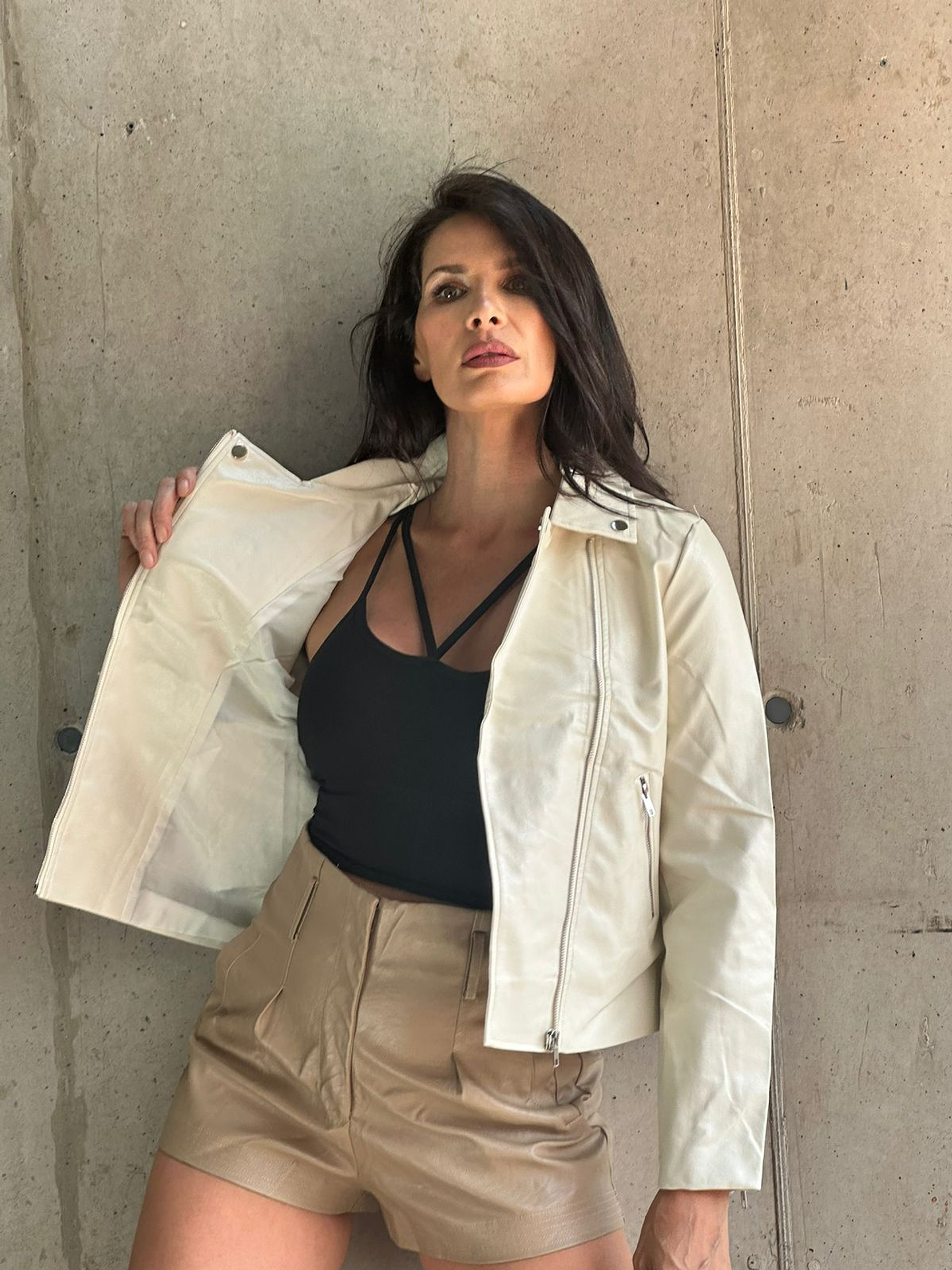 Chaqueta Ecocuero Beige Tachas 2