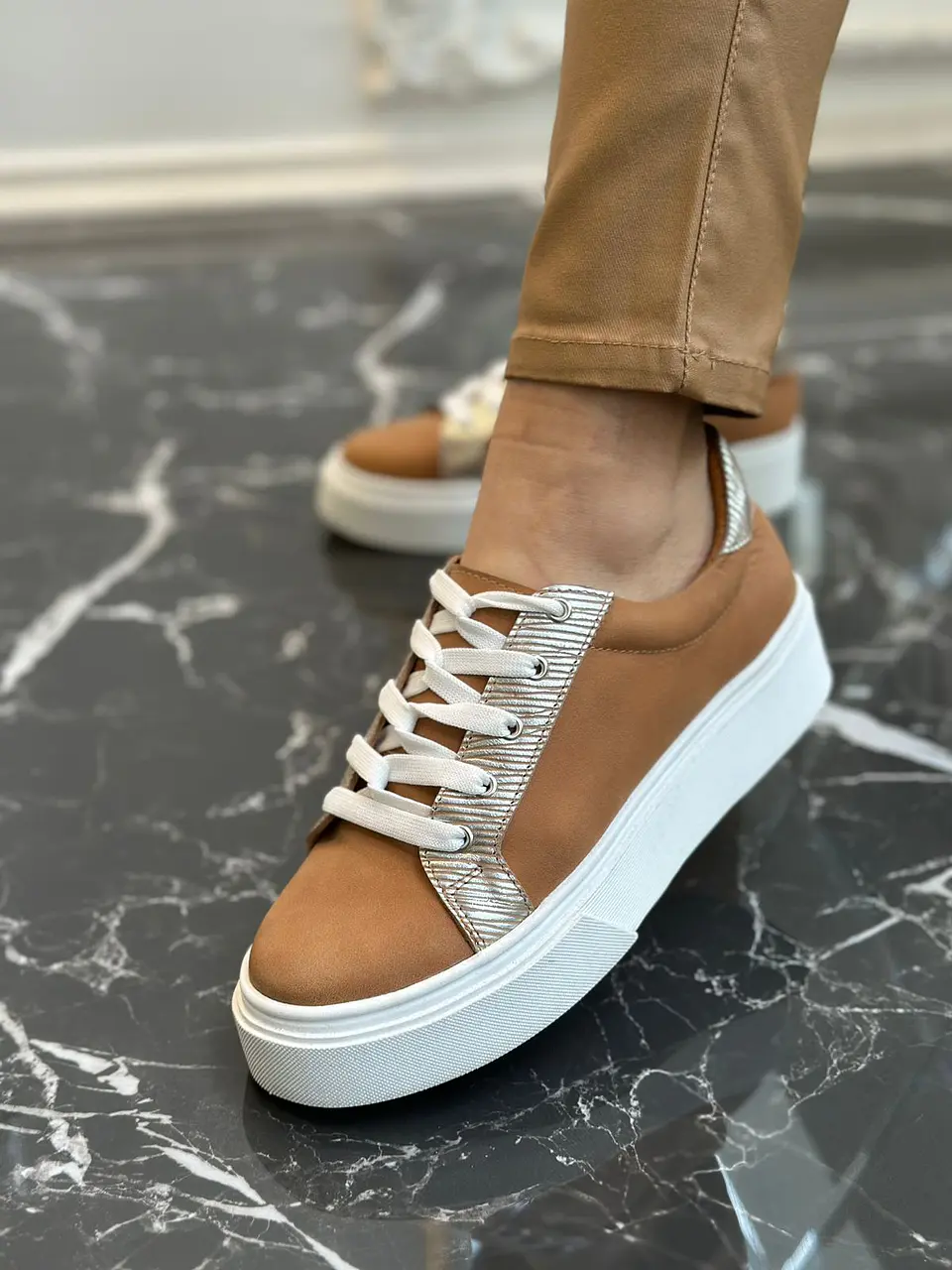 Valeria camel - bordes dorados 1