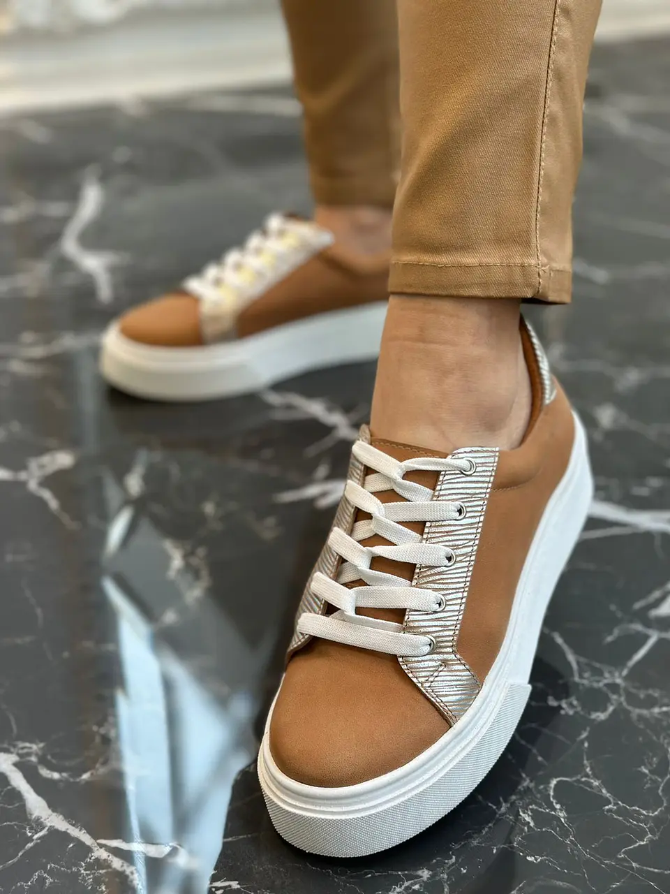 Valeria camel - bordes dorados 2