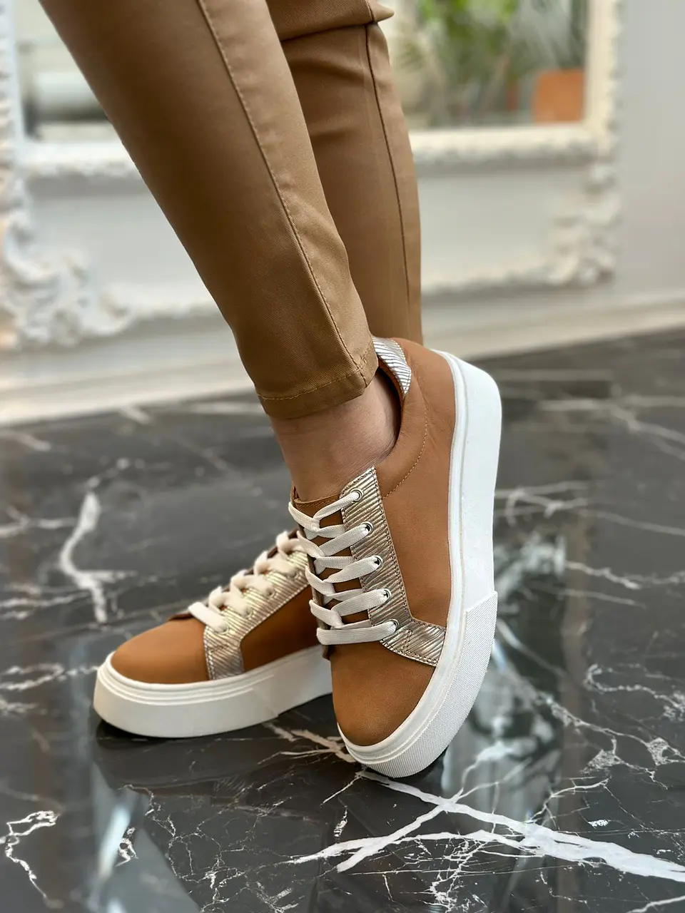 Valeria camel - bordes dorados 3