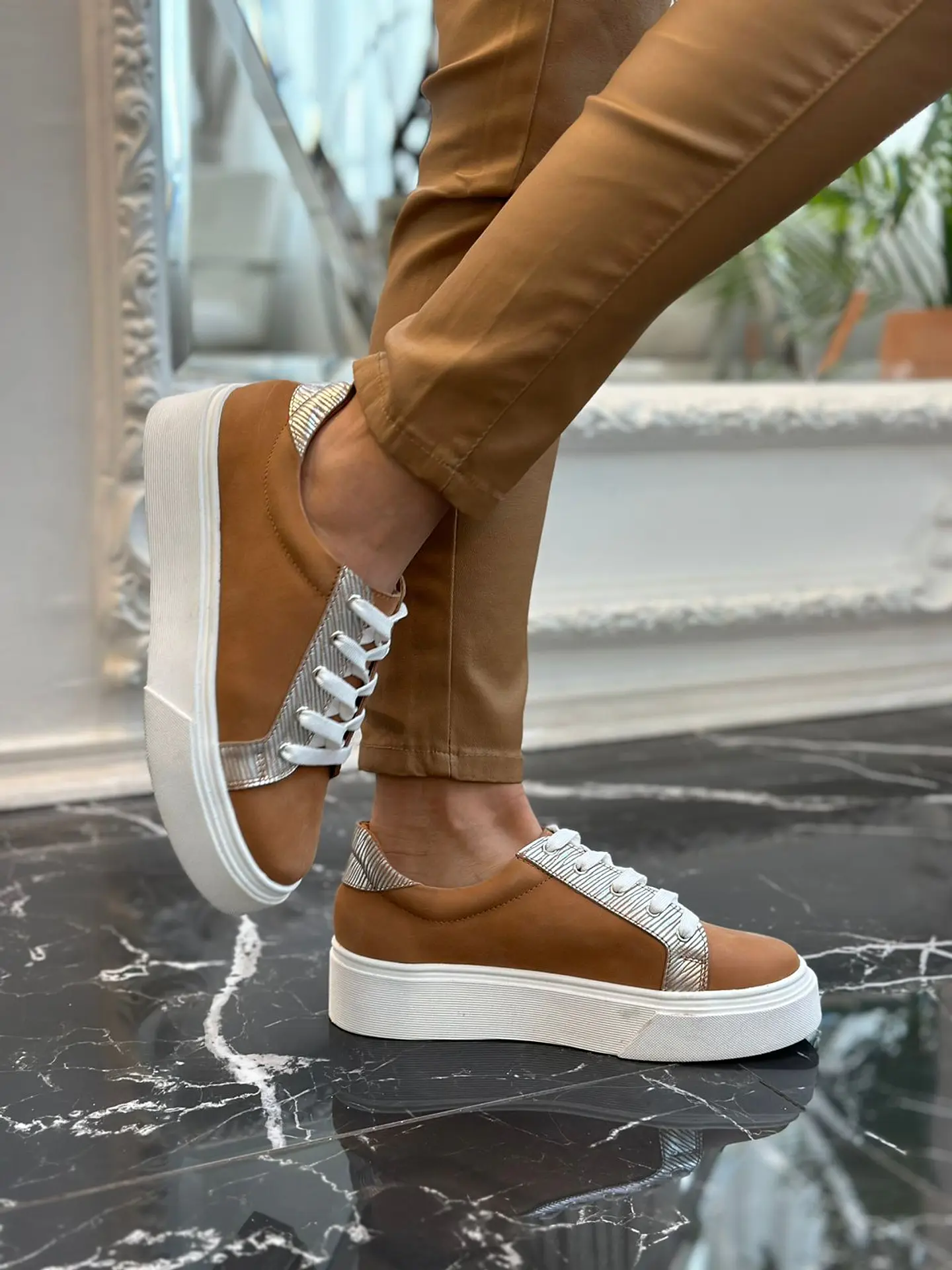 Valeria camel - bordes dorados 5