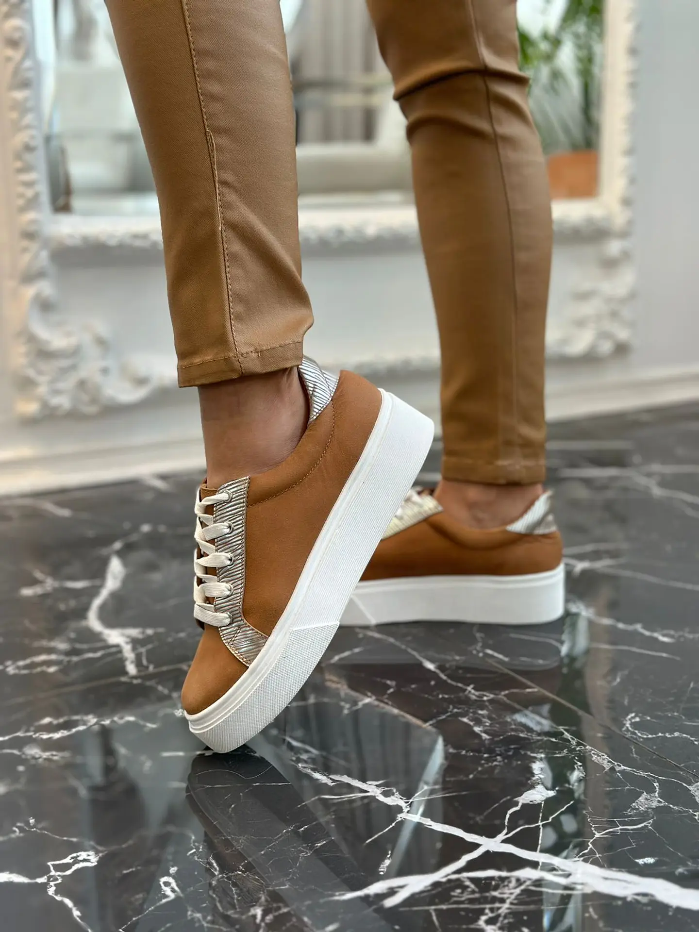 Valeria camel - bordes dorados 7