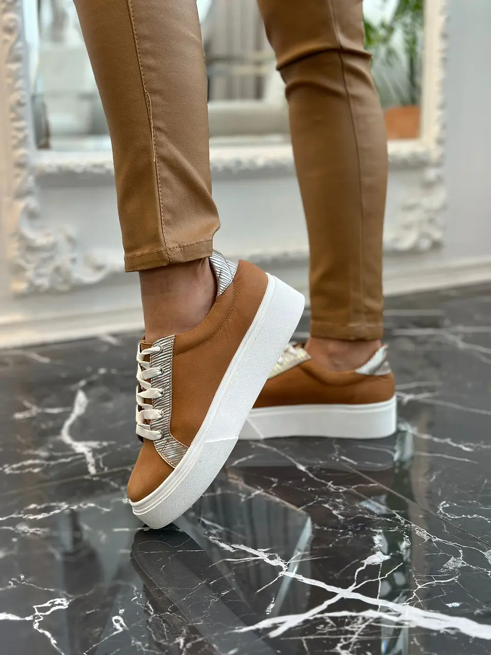 Valeria camel - bordes dorados 7