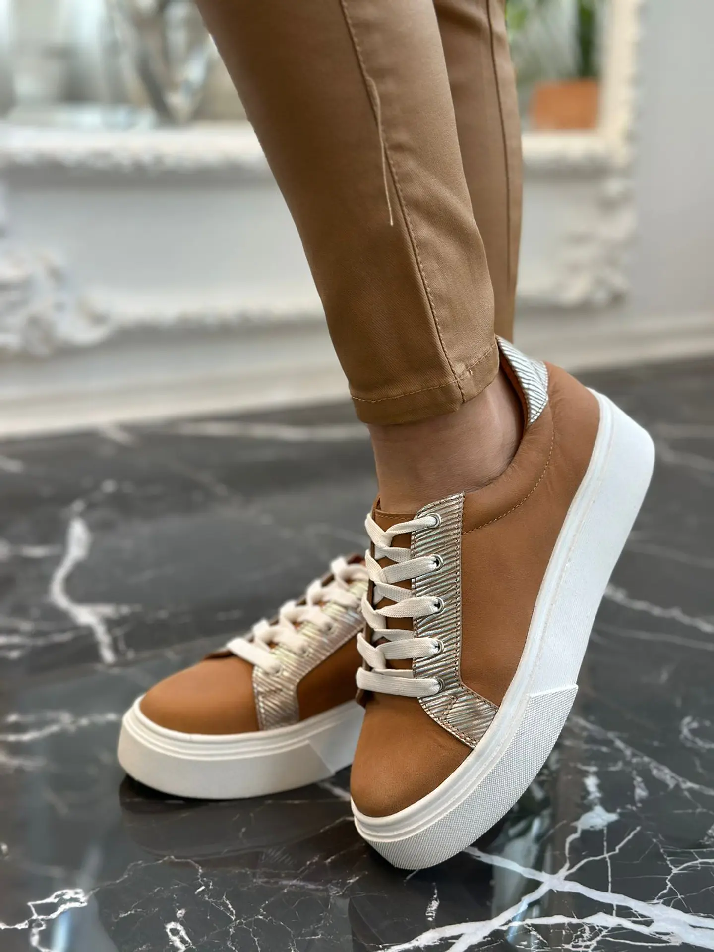 Valeria camel - bordes dorados 8