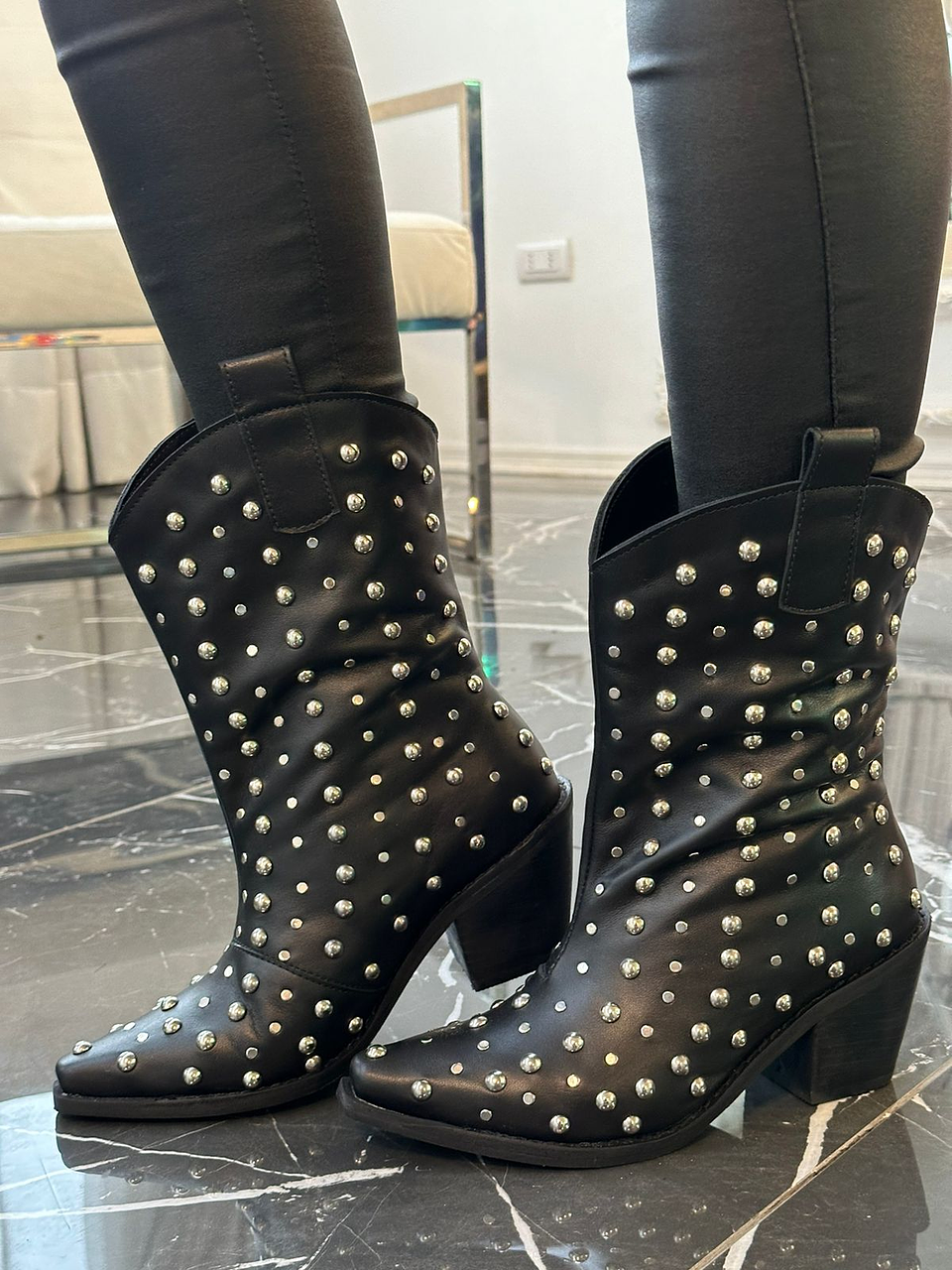 Agustina Cuero Negro 3