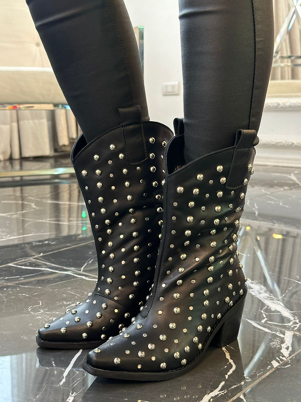 Agustina Cuero Negro 5