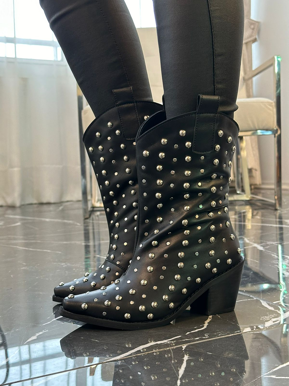 Agustina Cuero Negro 6