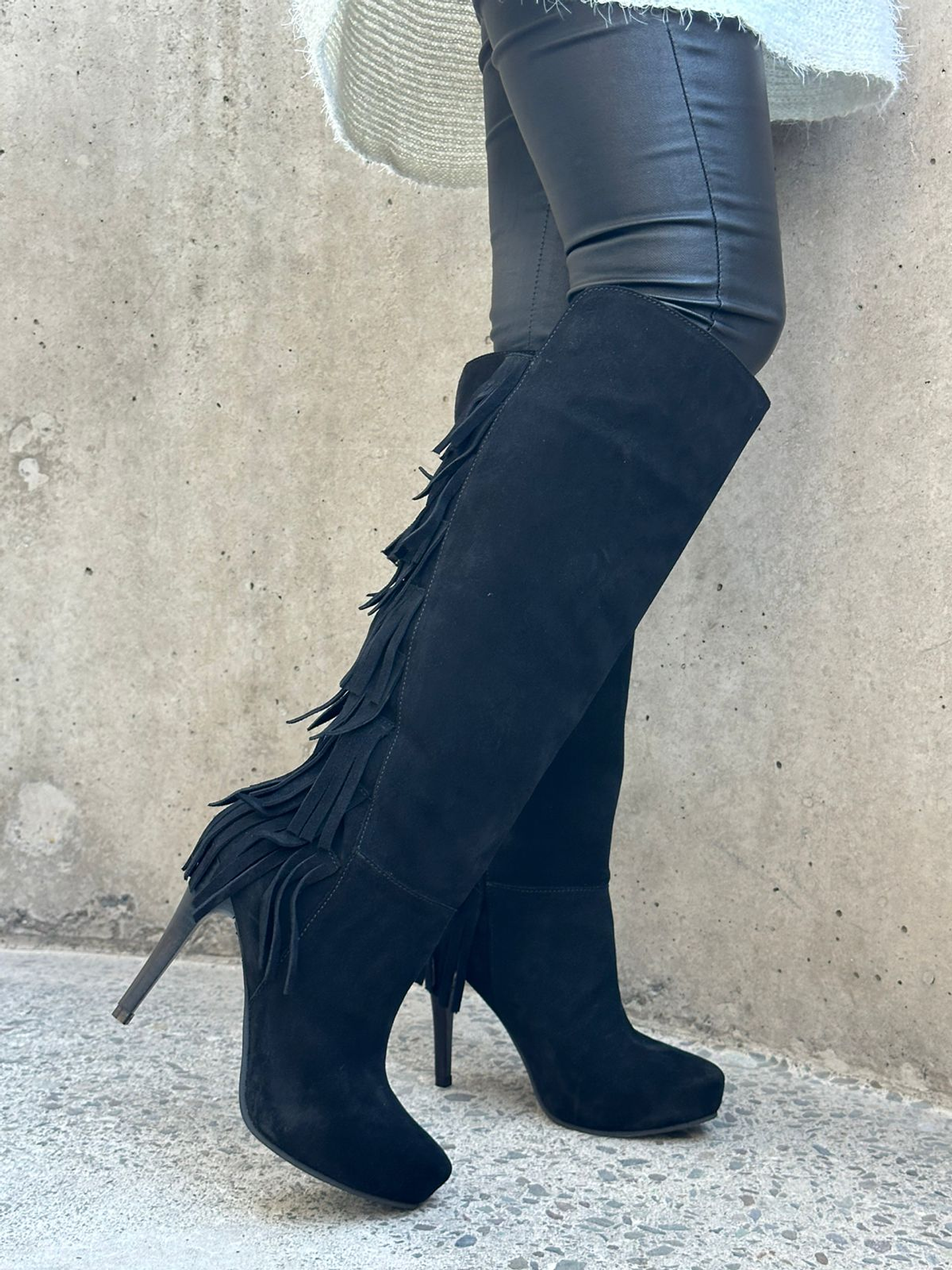 Michelle Reno Negro plataforma 3