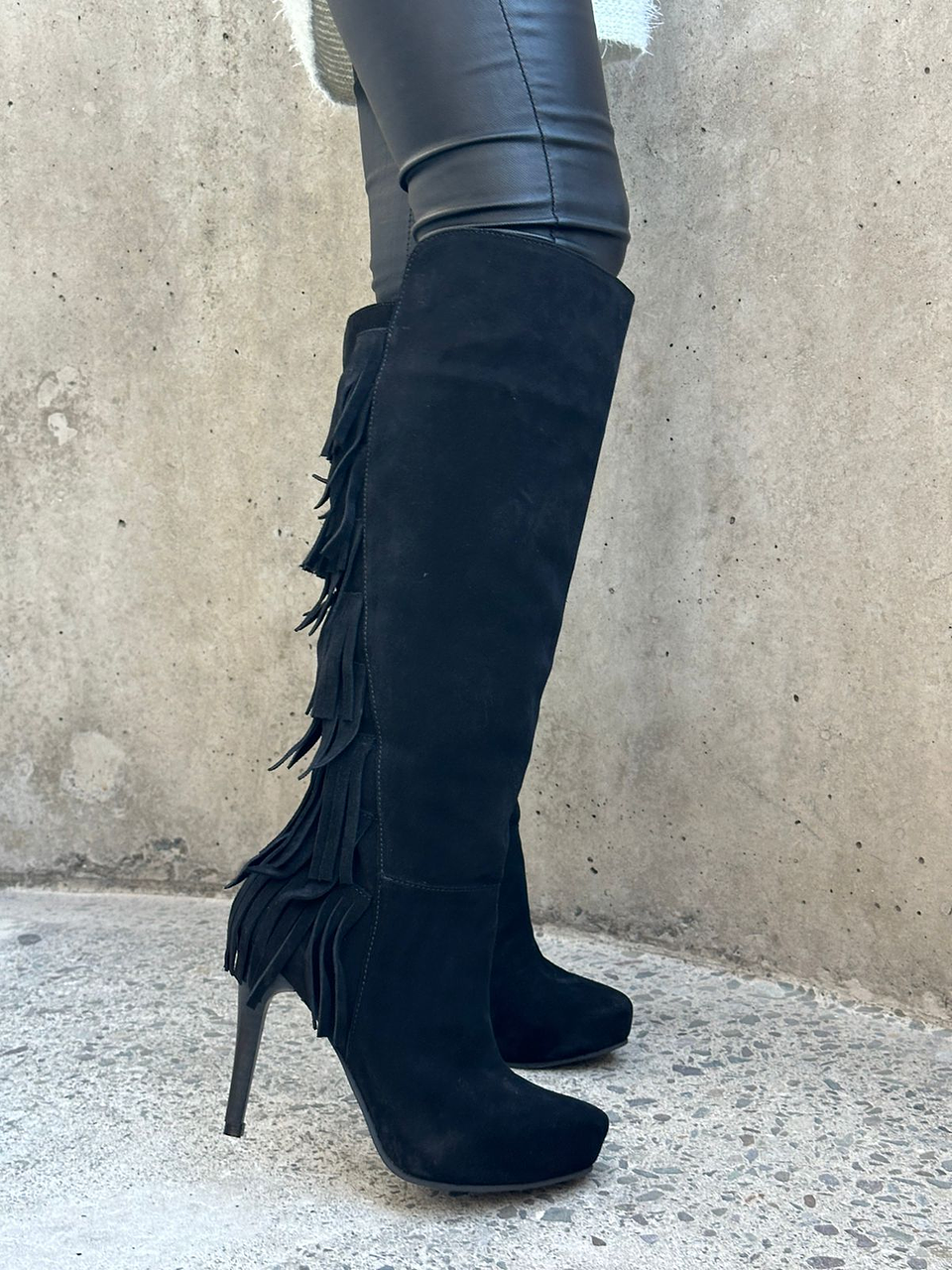 Michelle Reno Negro plataforma 6